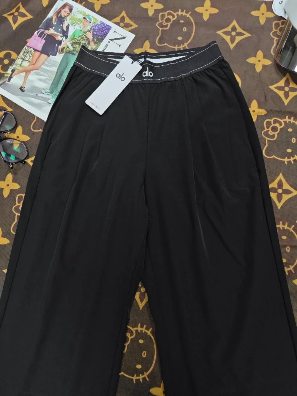 🏆ALO Yoga Relaxed Fit Suit Up Trouser Black, New with tags, Regular 30 inches